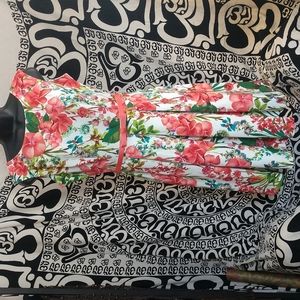 Womens sleeveless floral dress. Size 8